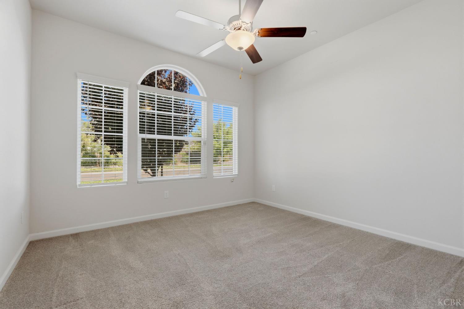 2025 Madeline Dr, Hanford, CA 93230