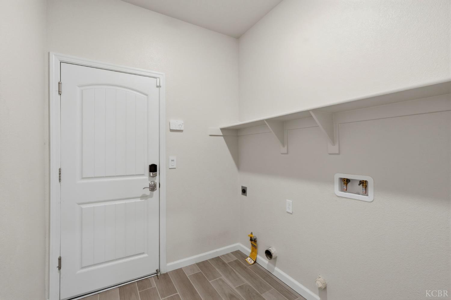 2025 Madeline Dr, Hanford, CA 93230