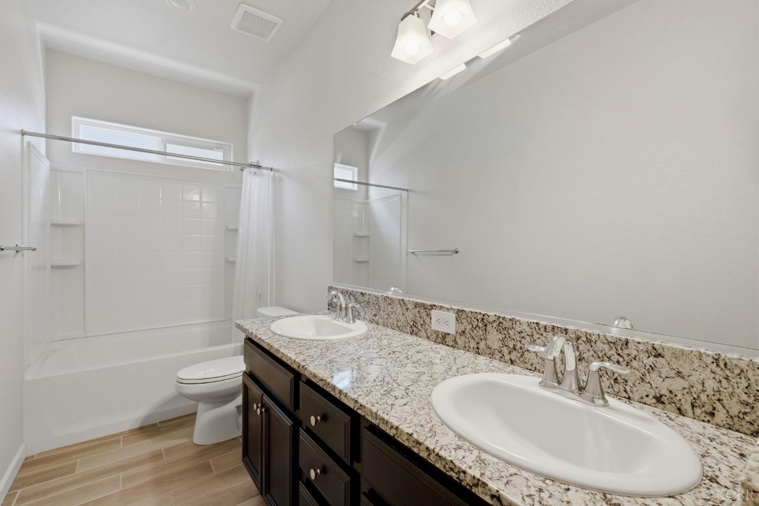 2025 Madeline Dr, Hanford, CA 93230