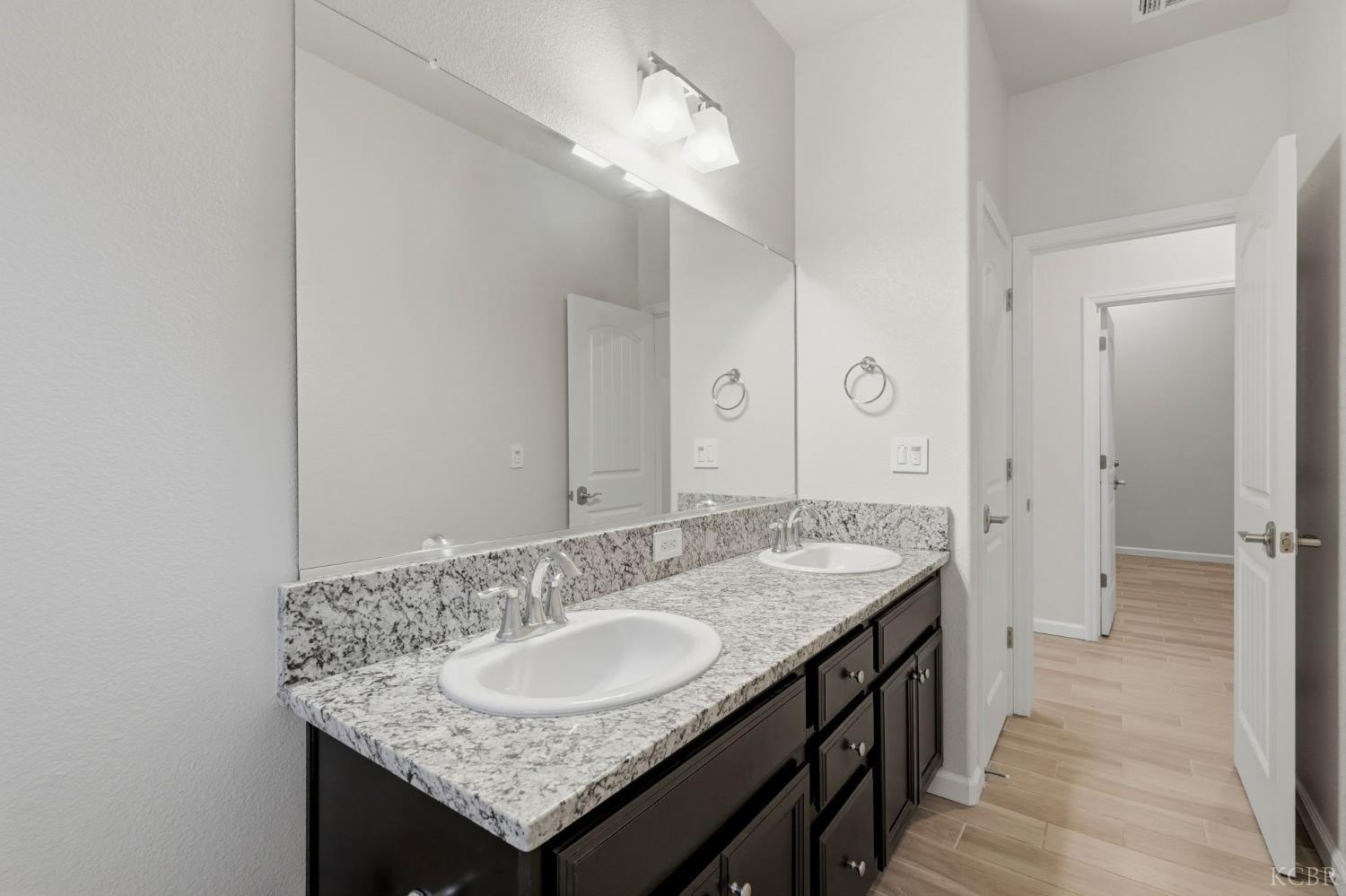 2025 Madeline Dr, Hanford, CA 93230