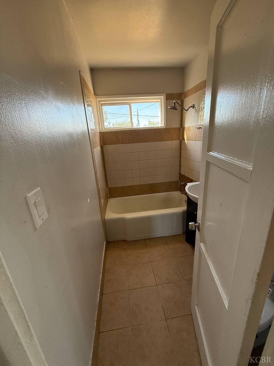 4504 Mesa Dr, Bakersfield, CA 93306