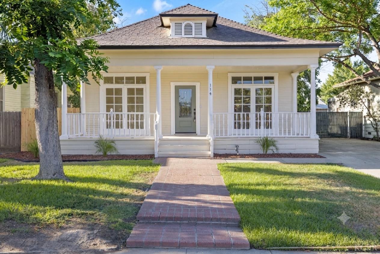 114 W Myrtle St, Hanford, CA 93230