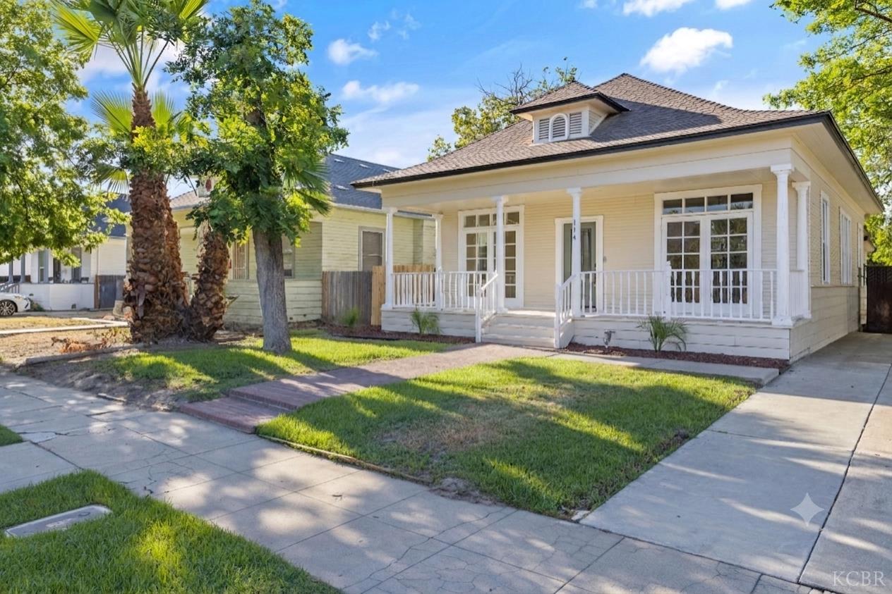 114 W Myrtle St, Hanford, CA 93230