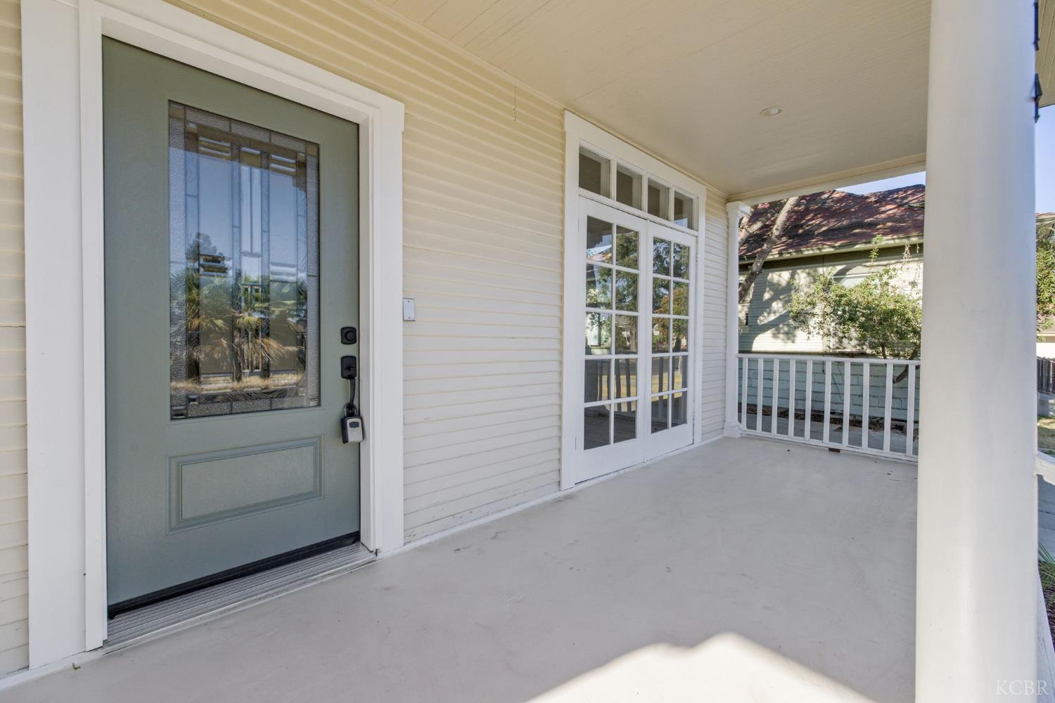 114 W Myrtle St, Hanford, CA 93230