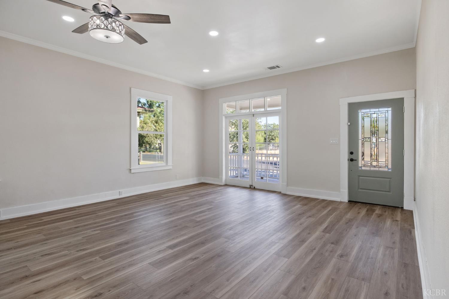 114 W Myrtle St, Hanford, CA 93230