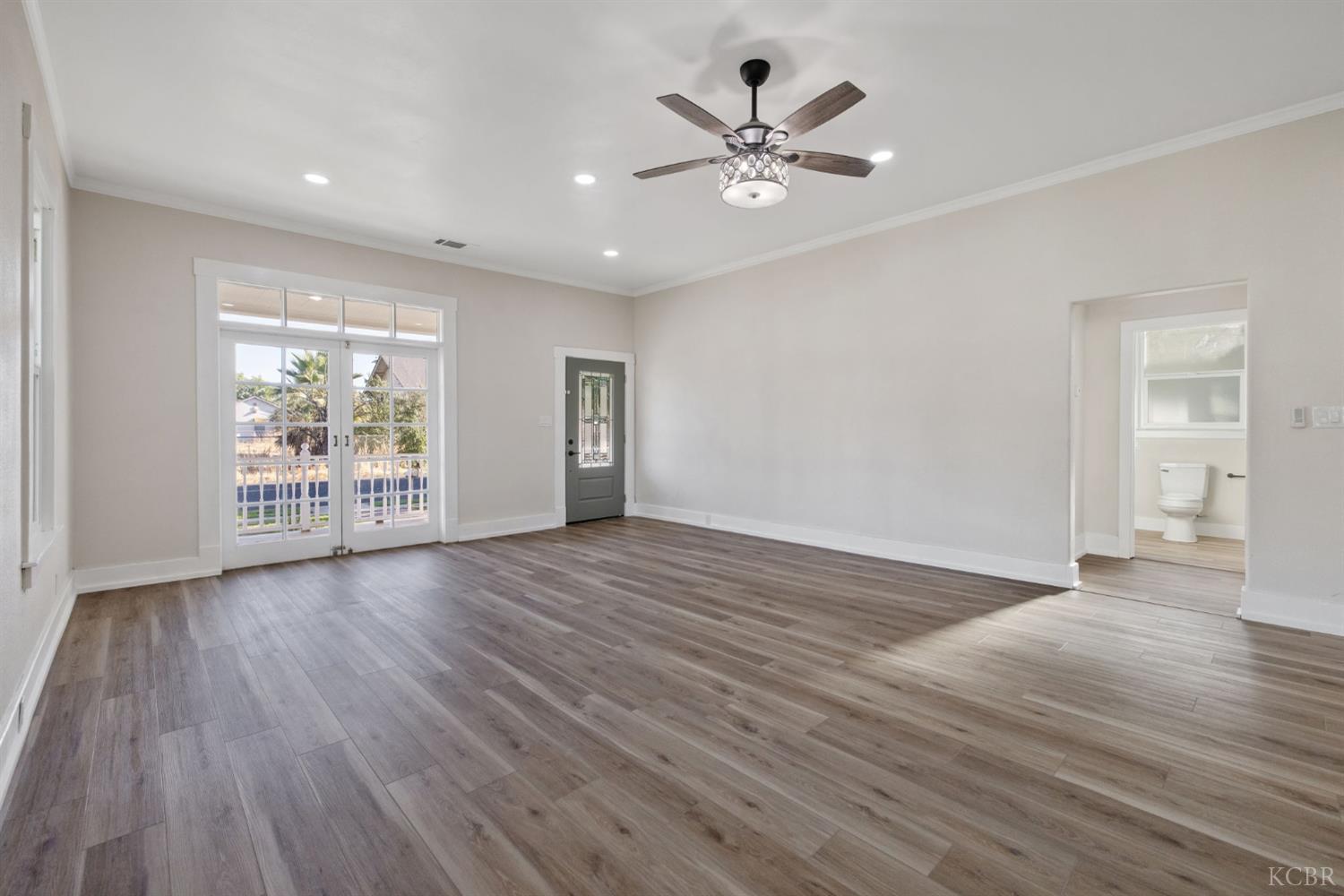 114 W Myrtle St, Hanford, CA 93230