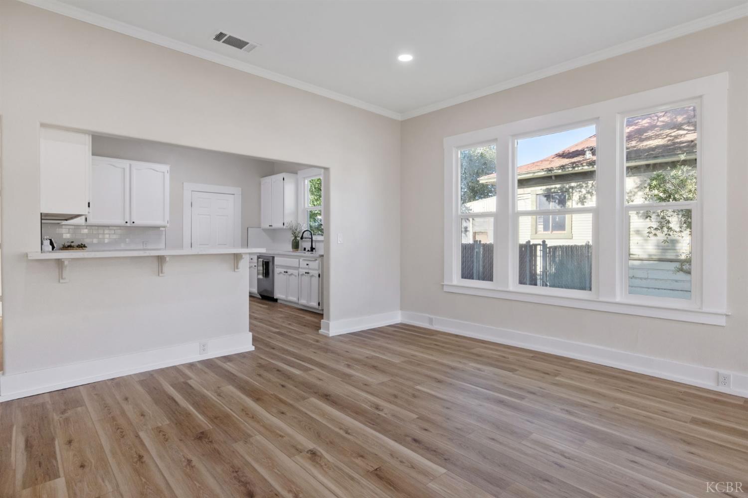 114 W Myrtle St, Hanford, CA 93230