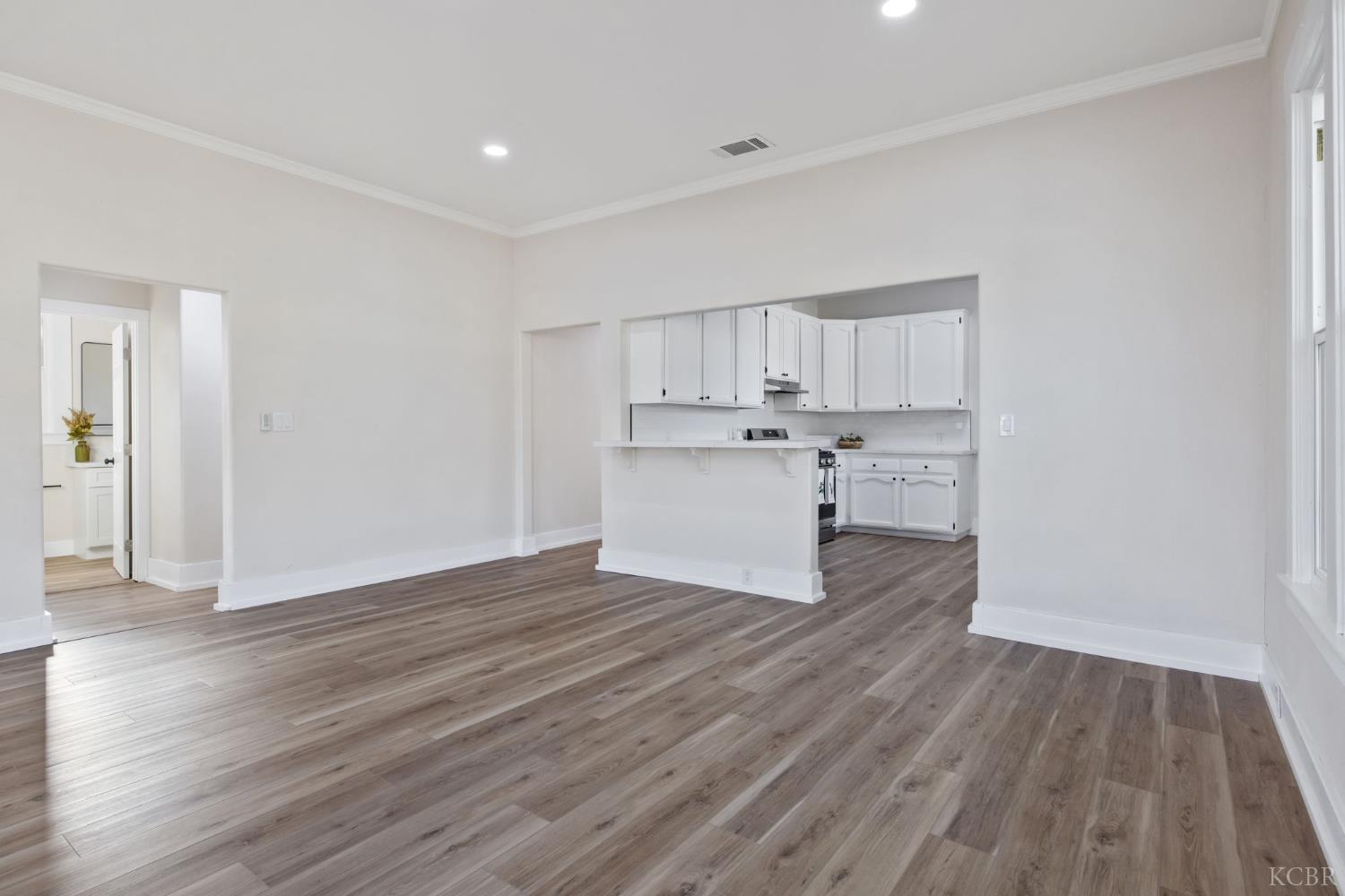 114 W Myrtle St, Hanford, CA 93230