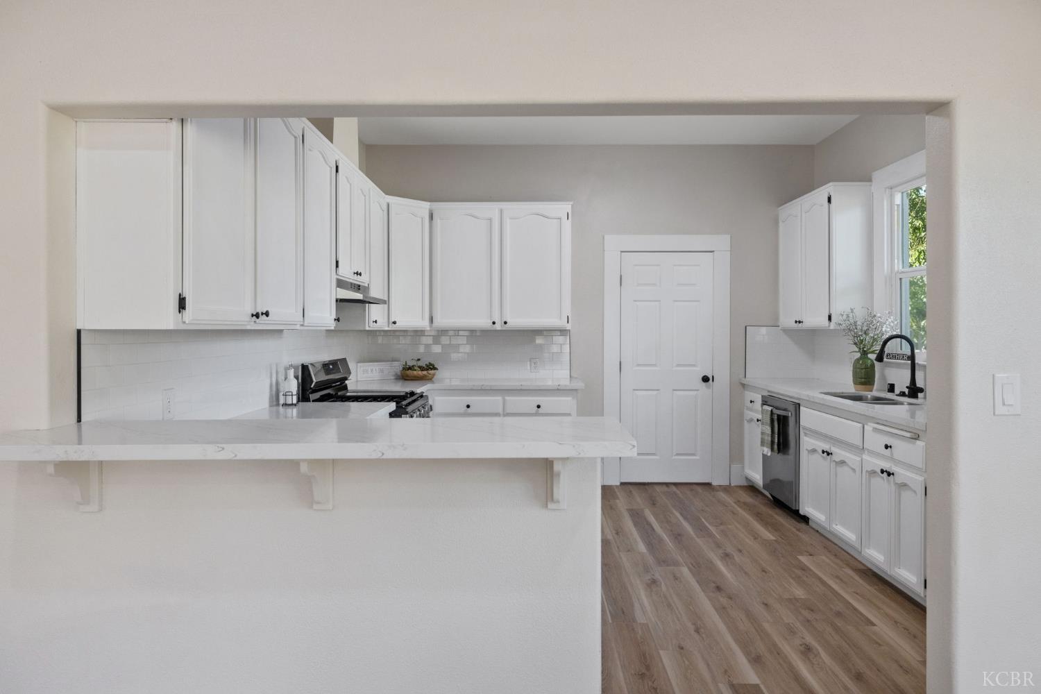 114 W Myrtle St, Hanford, CA 93230