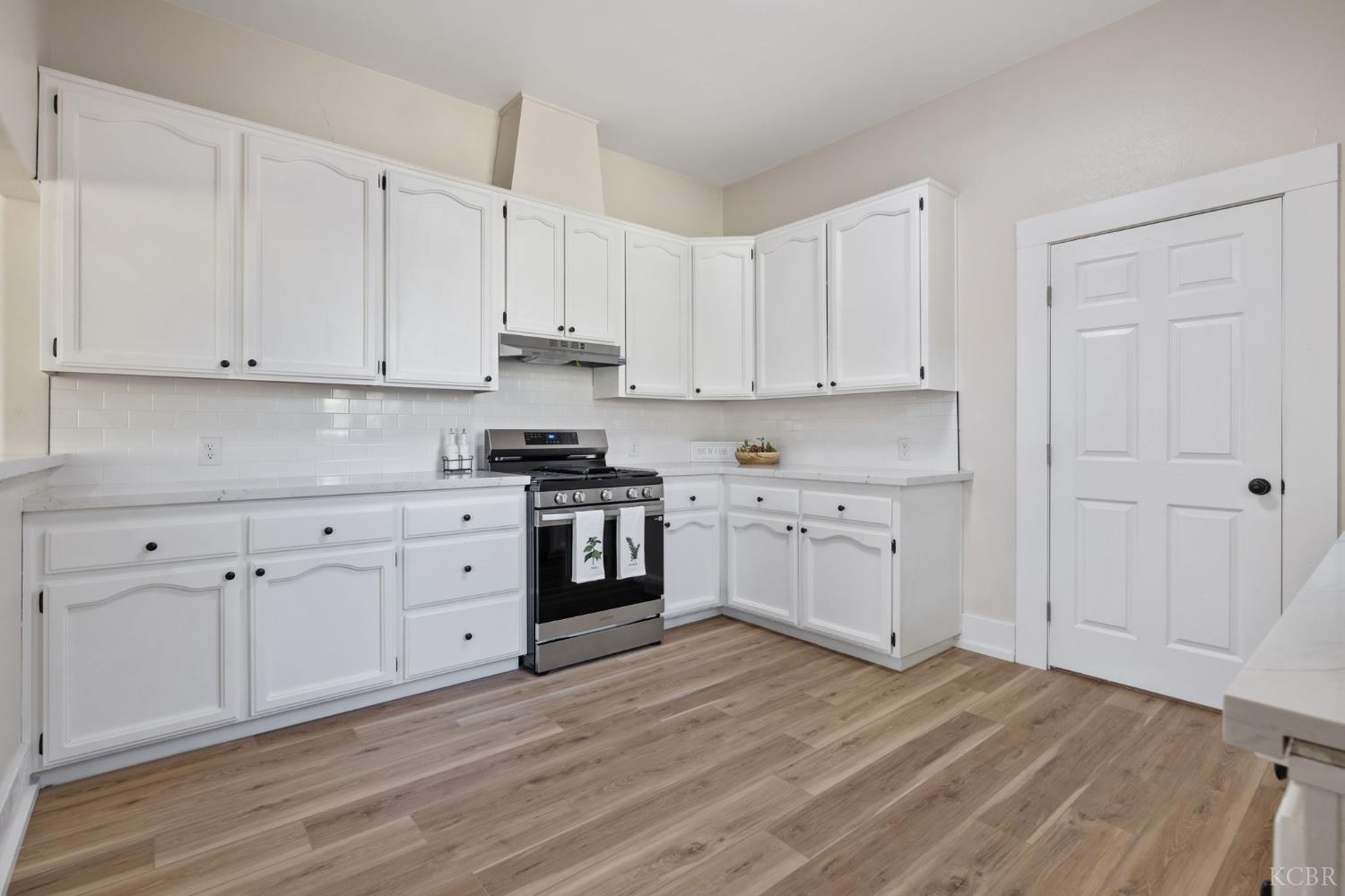 114 W Myrtle St, Hanford, CA 93230