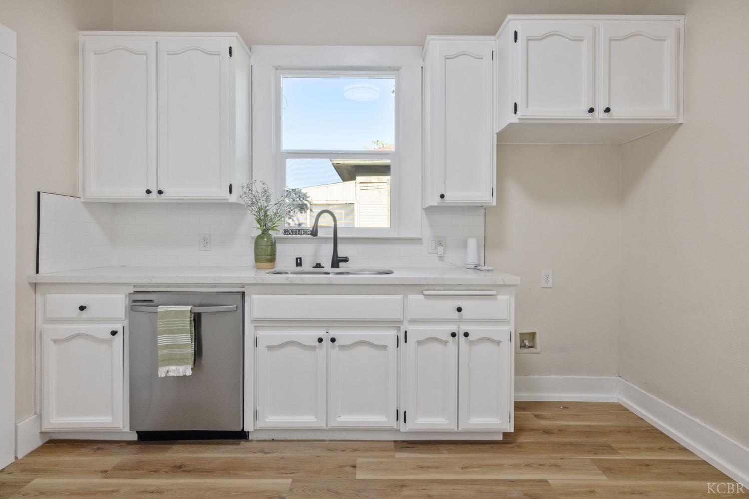 114 W Myrtle St, Hanford, CA 93230