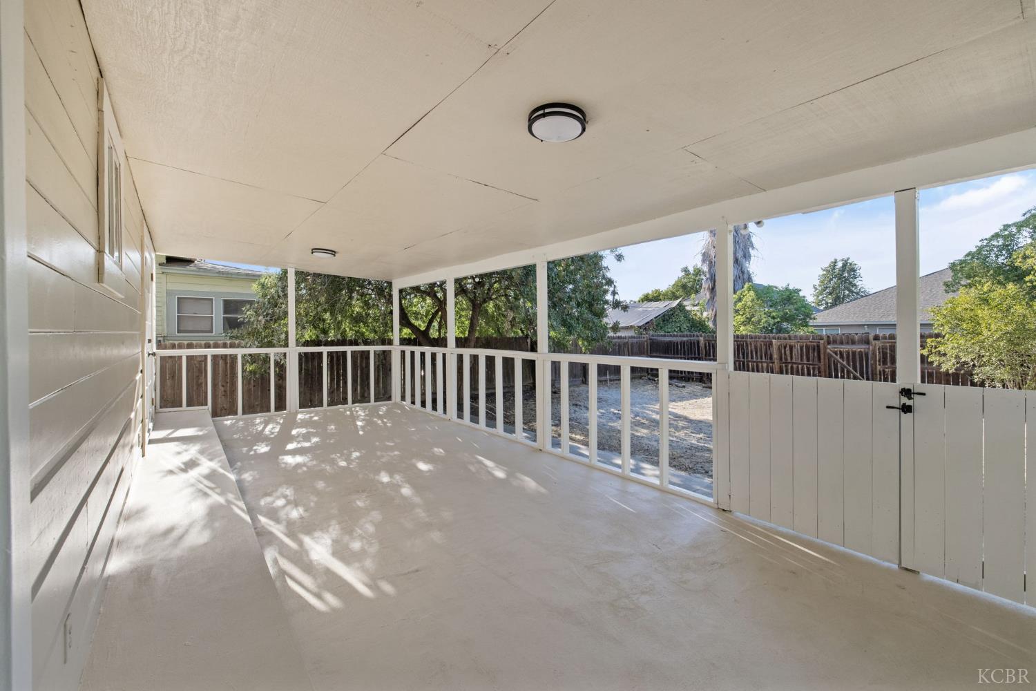 114 W Myrtle St, Hanford, CA 93230
