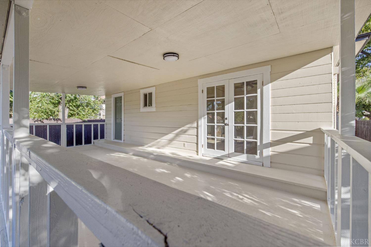 114 W Myrtle St, Hanford, CA 93230
