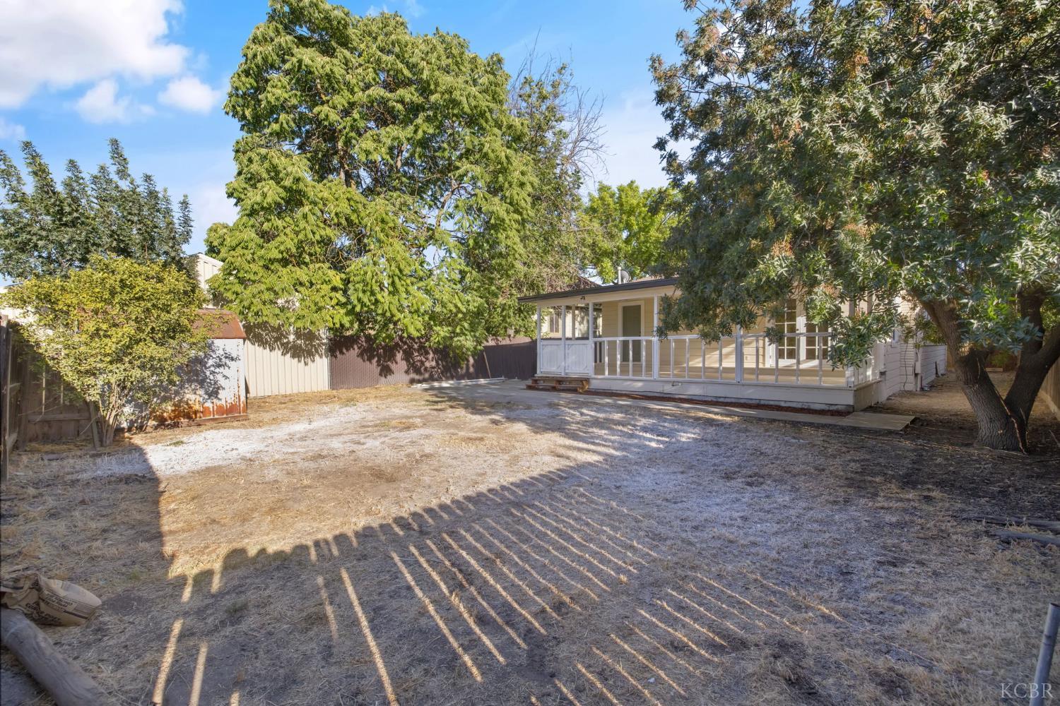 114 W Myrtle St, Hanford, CA 93230