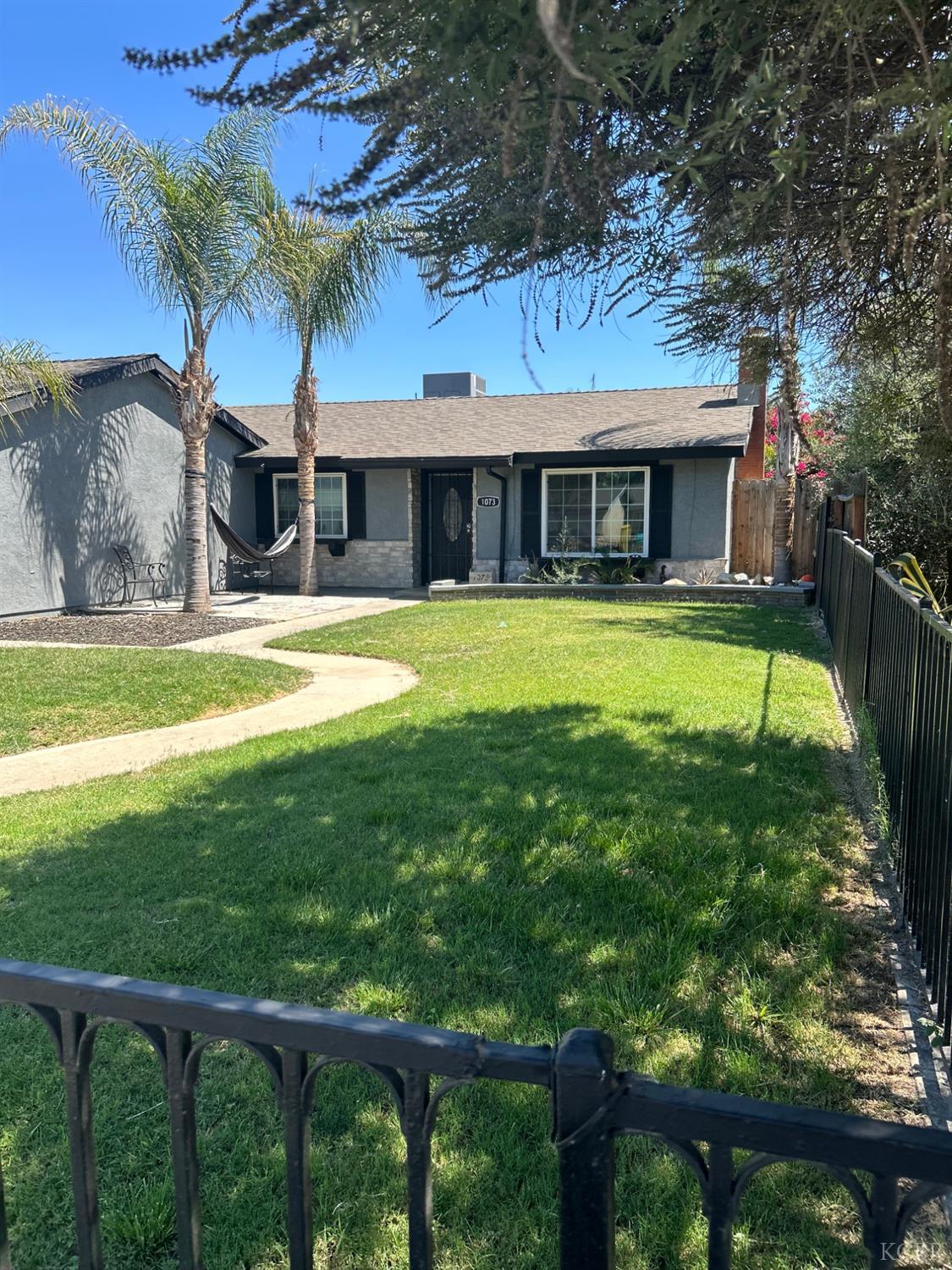 1073 Salem Dr, Hanford, CA 93230