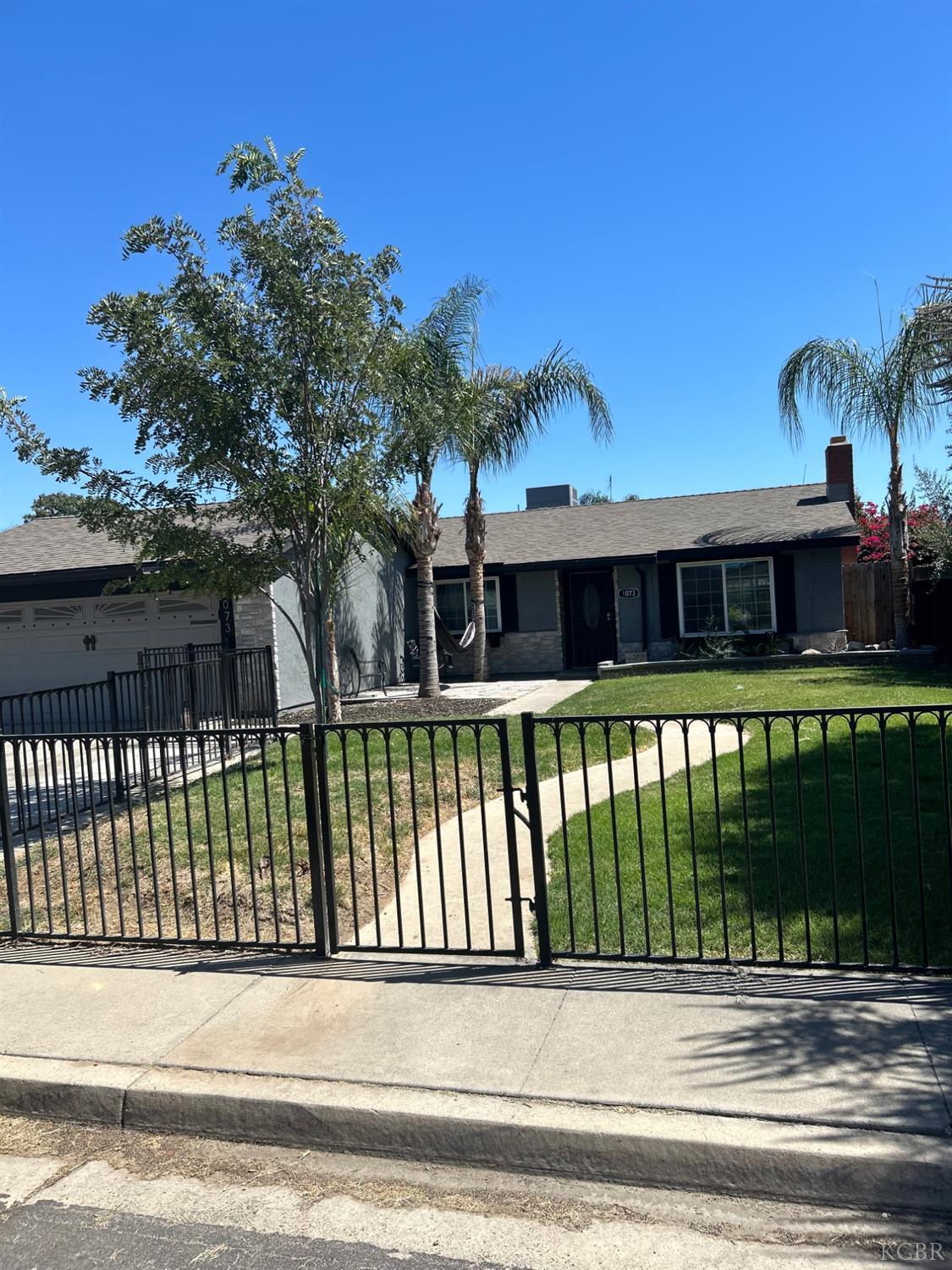 1073 Salem Dr, Hanford, CA 93230