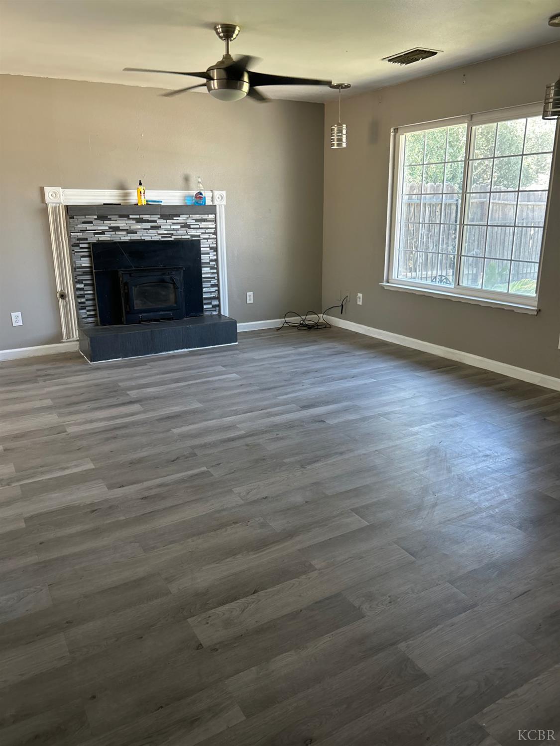 1073 Salem Dr, Hanford, CA 93230