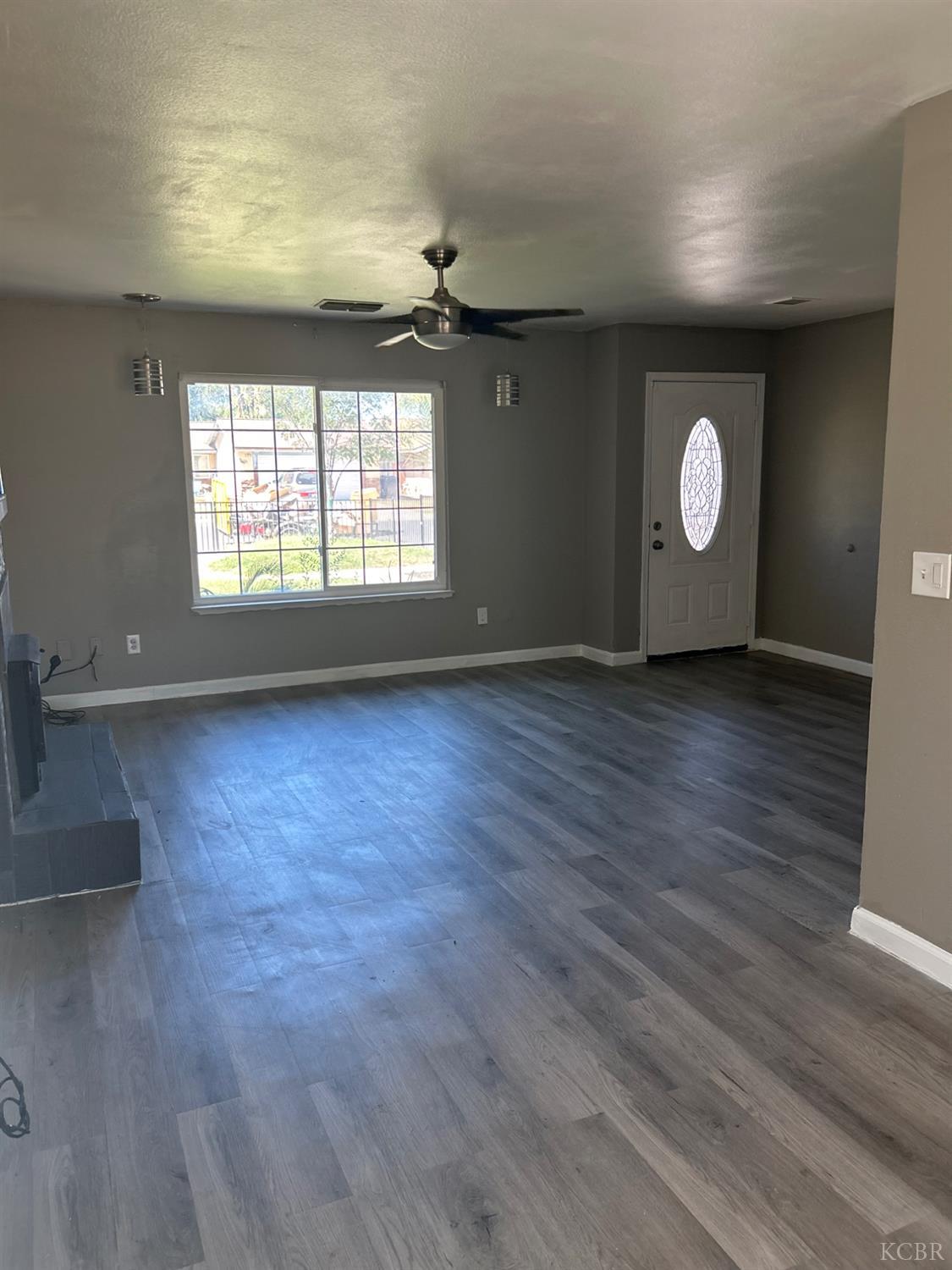 1073 Salem Dr, Hanford, CA 93230