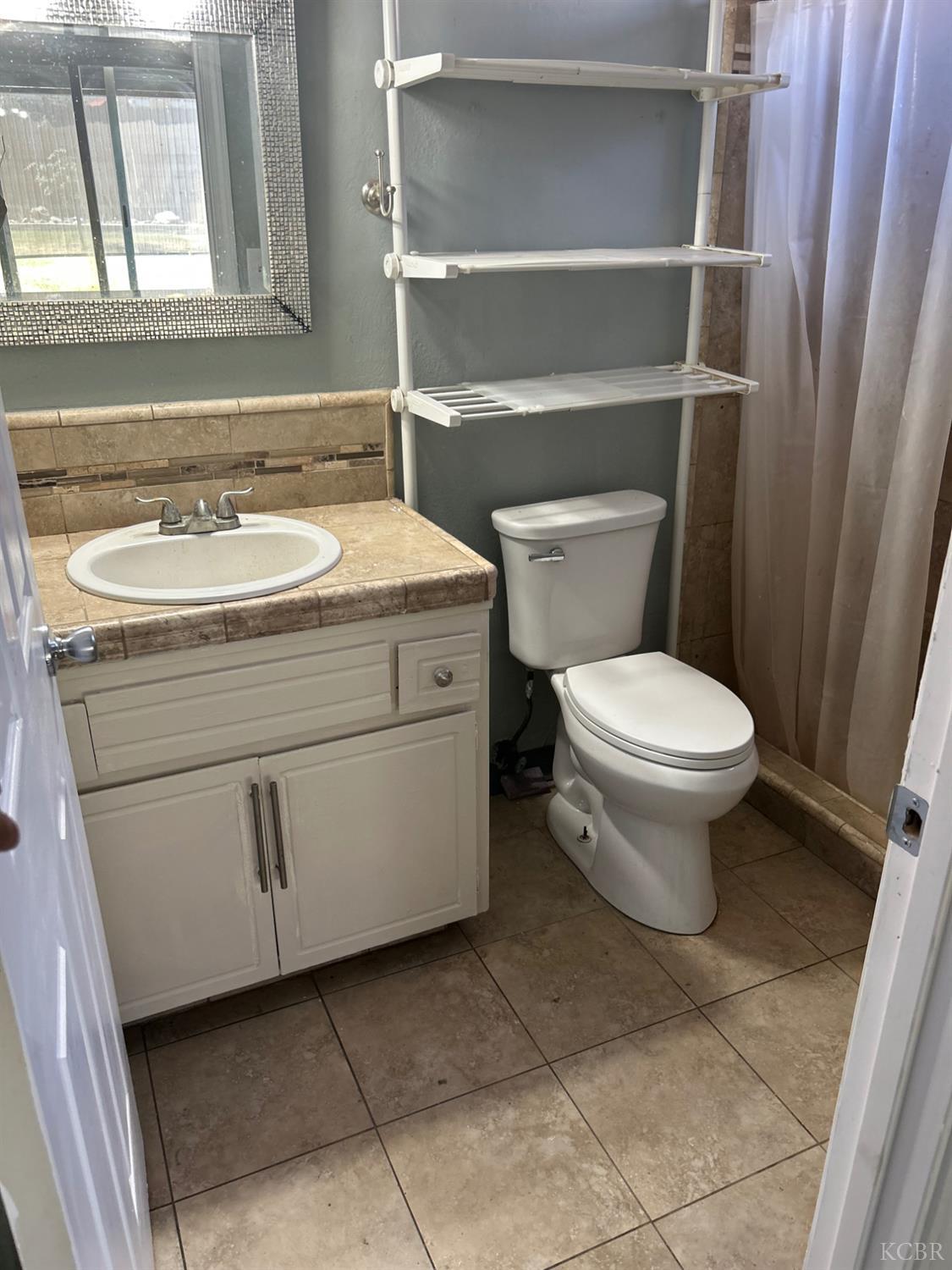 1073 Salem Dr, Hanford, CA 93230