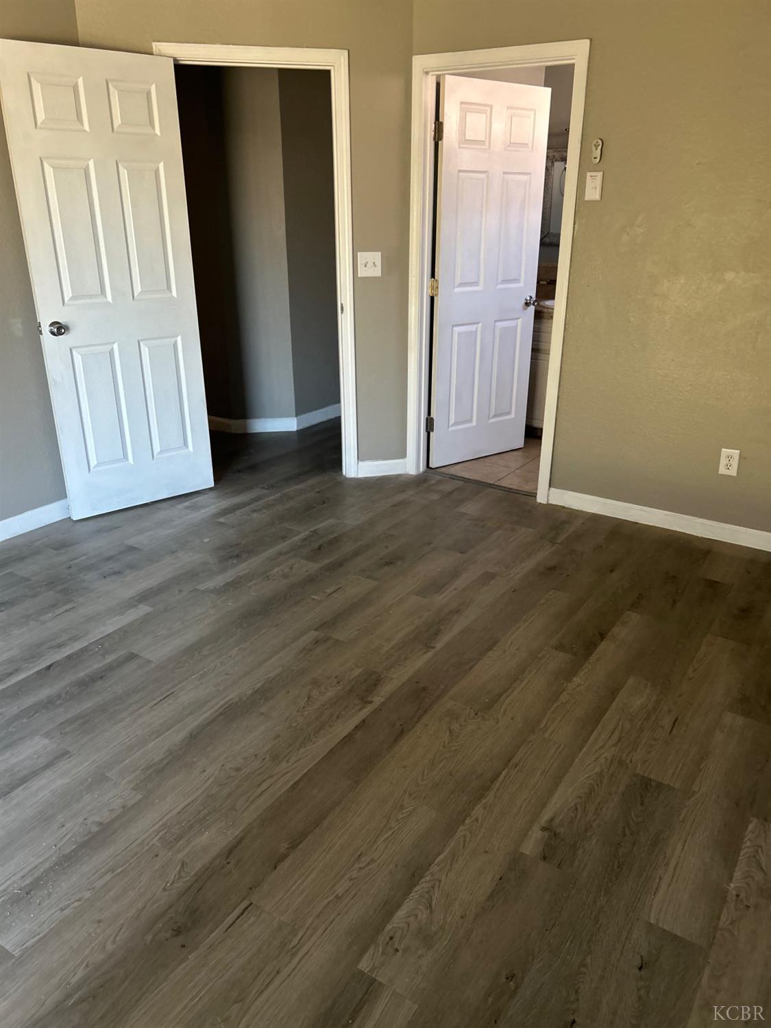 1073 Salem Dr, Hanford, CA 93230