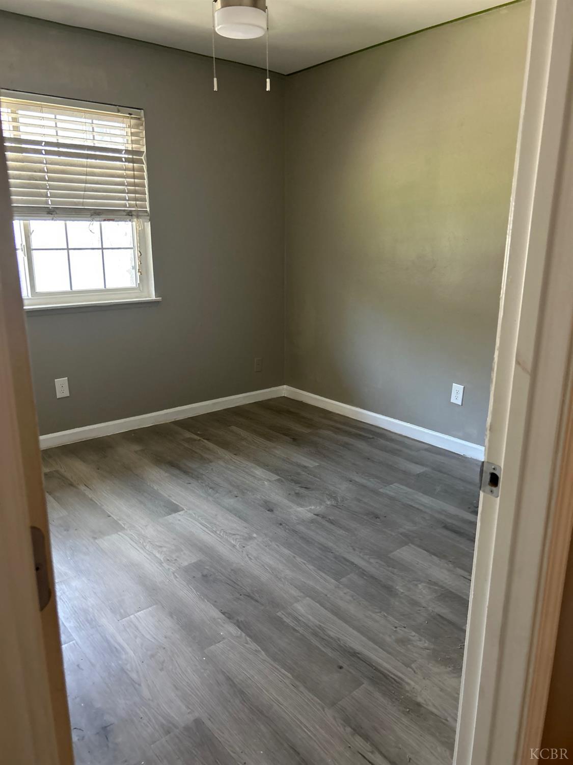 1073 Salem Dr, Hanford, CA 93230