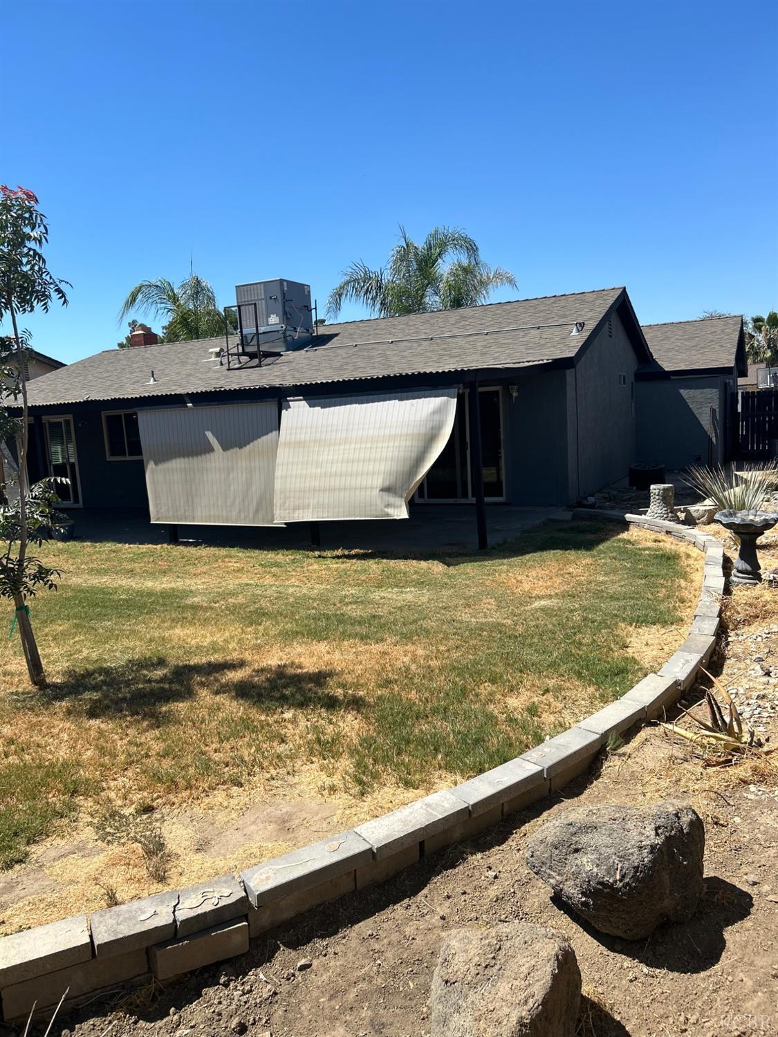 1073 Salem Dr, Hanford, CA 93230