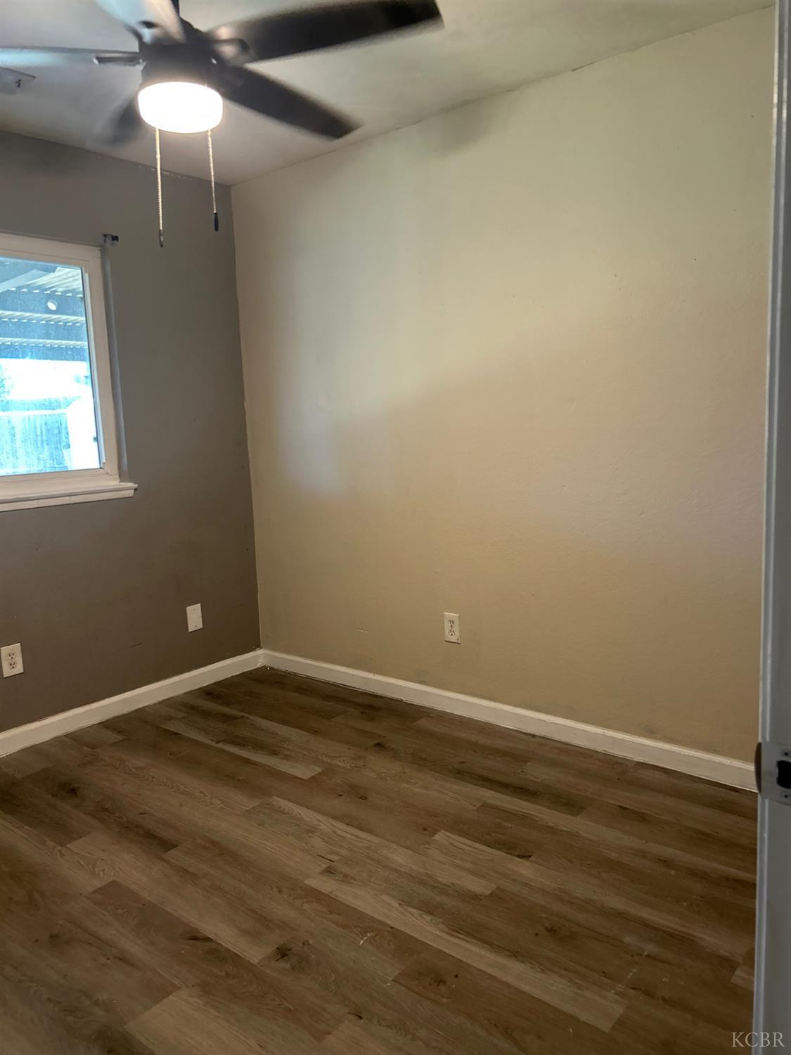 1073 Salem Dr, Hanford, CA 93230