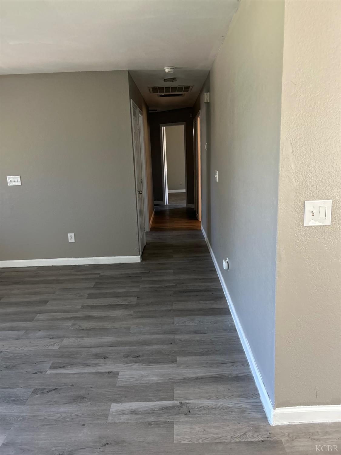 1073 Salem Dr, Hanford, CA 93230