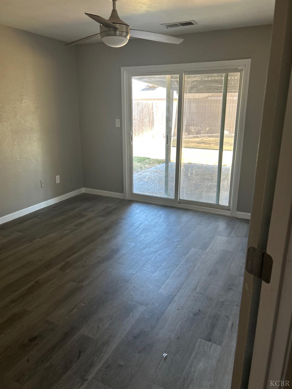 1073 Salem Dr, Hanford, CA 93230