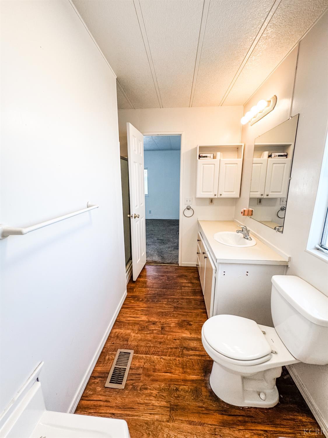852 57 E Grangeville Blvd, Hanford, CA 93230