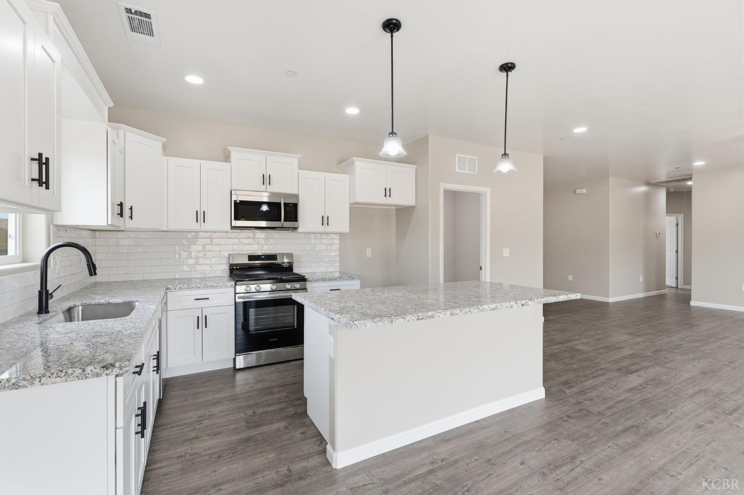 3446 E Grove Ave, Visalia, CA 93292