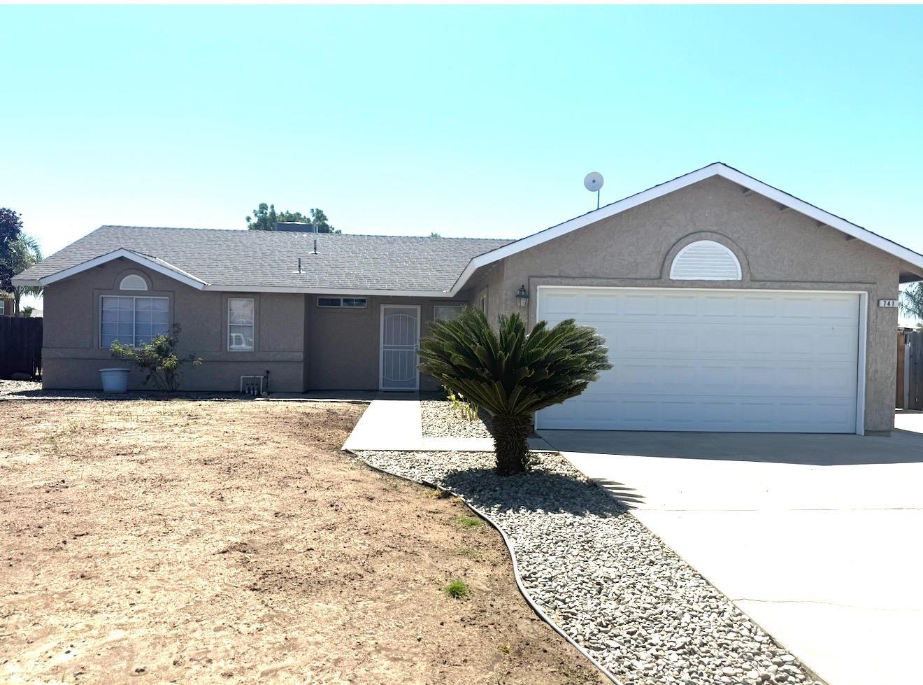 741 Madrid Ct, Lemoore, CA 93245