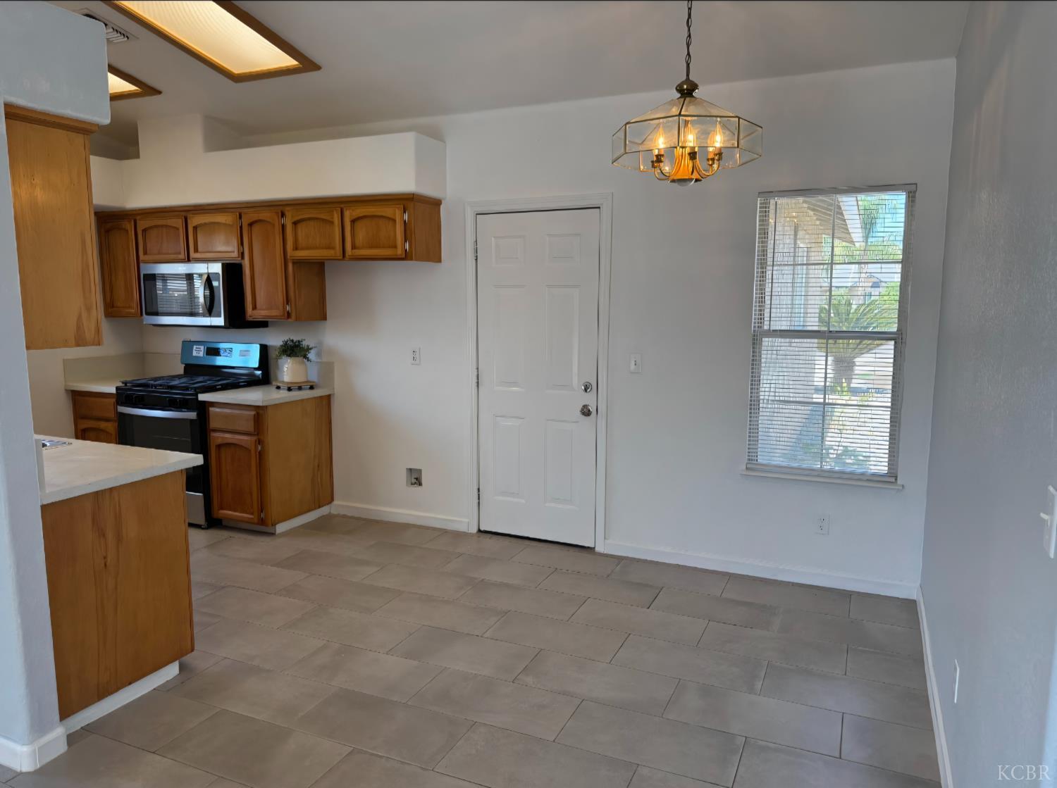 741 Madrid Ct, Lemoore, CA 93245