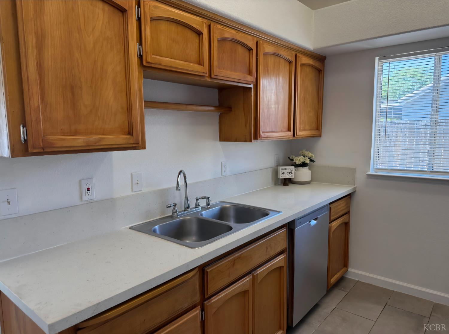 741 Madrid Ct, Lemoore, CA 93245