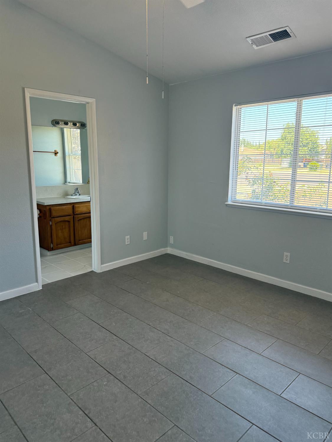 741 Madrid Ct, Lemoore, CA 93245