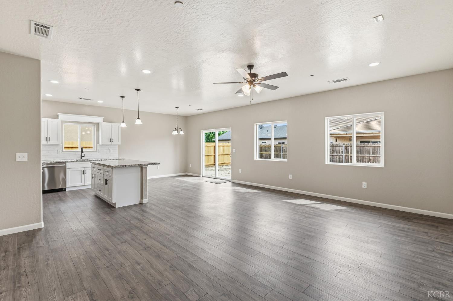 3441 E Douglas Ave, Visalia, CA 93292