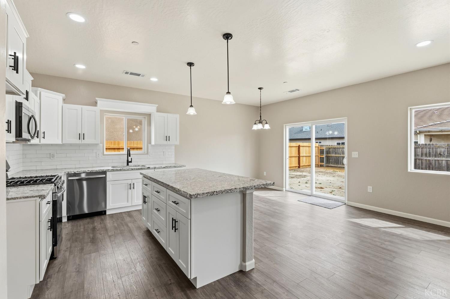 3441 E Douglas Ave, Visalia, CA 93292