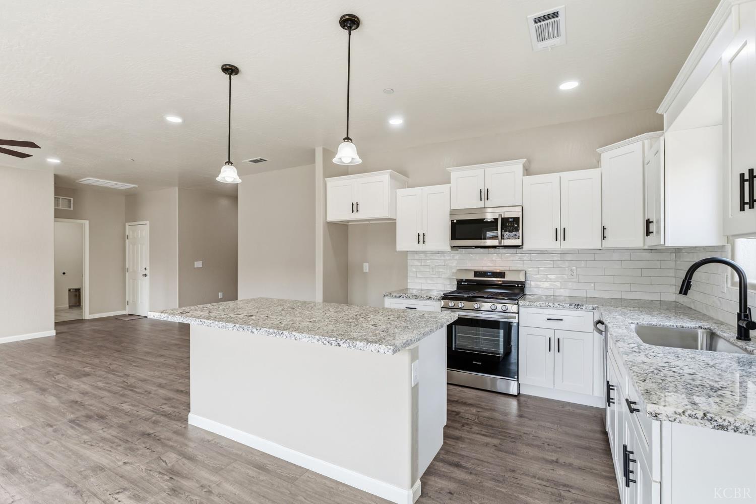 3441 E Douglas Ave, Visalia, CA 93292