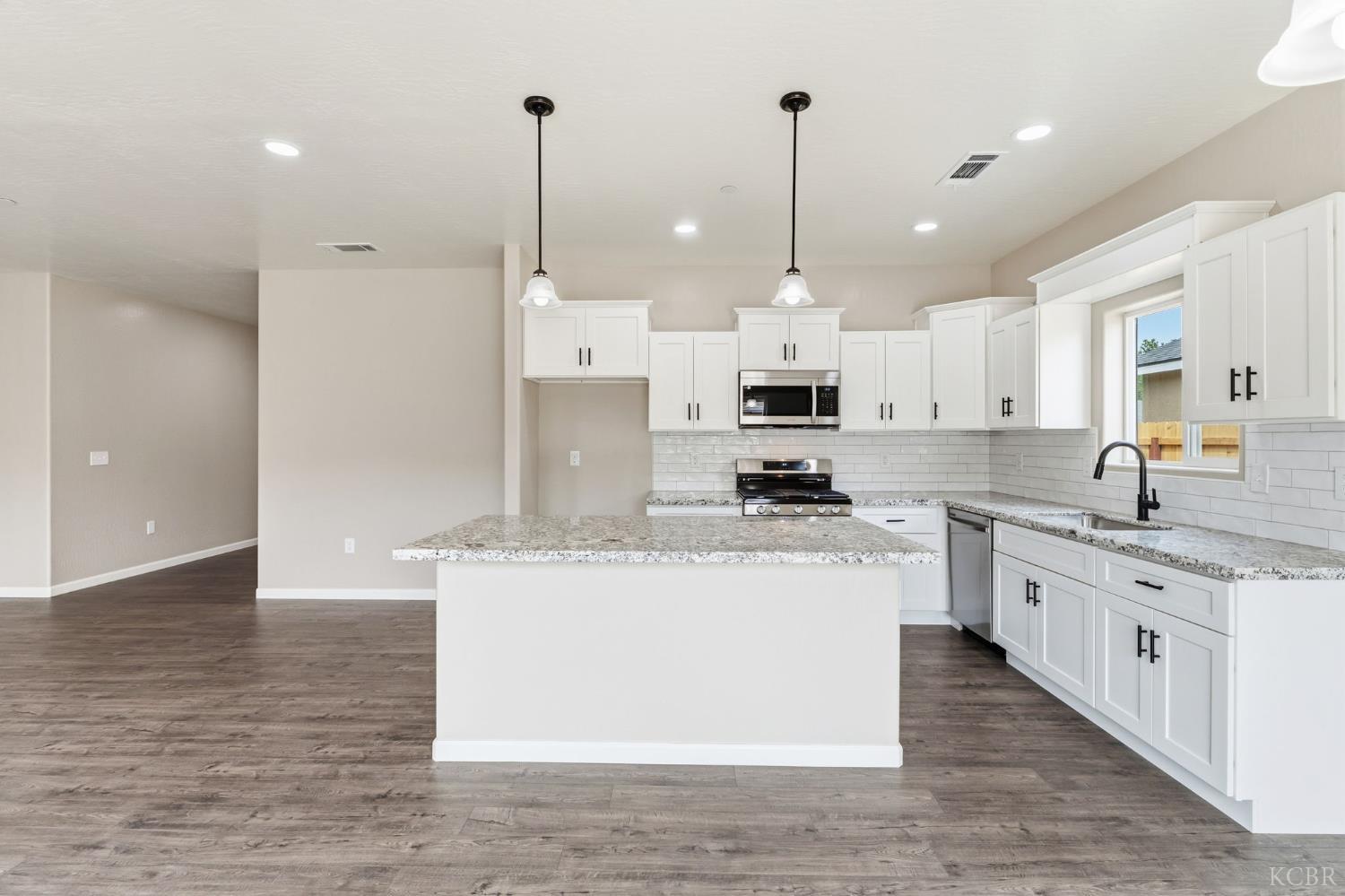 3441 E Douglas Ave, Visalia, CA 93292