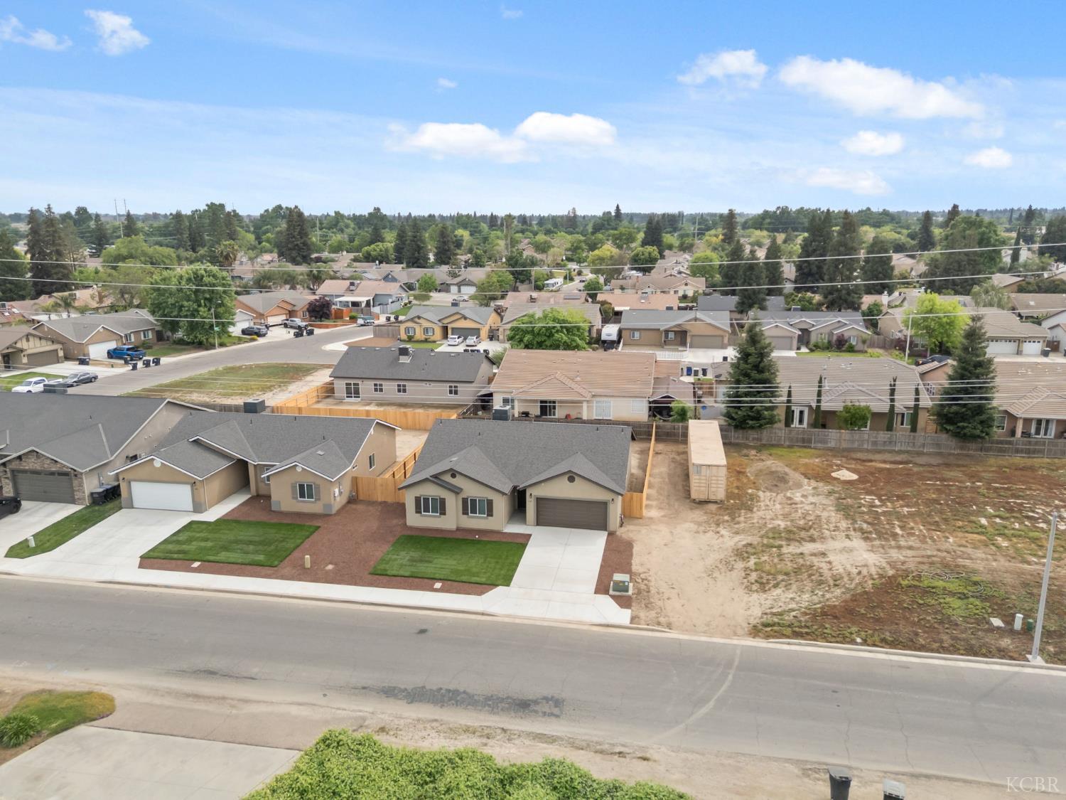 3441 E Douglas Ave, Visalia, CA 93292