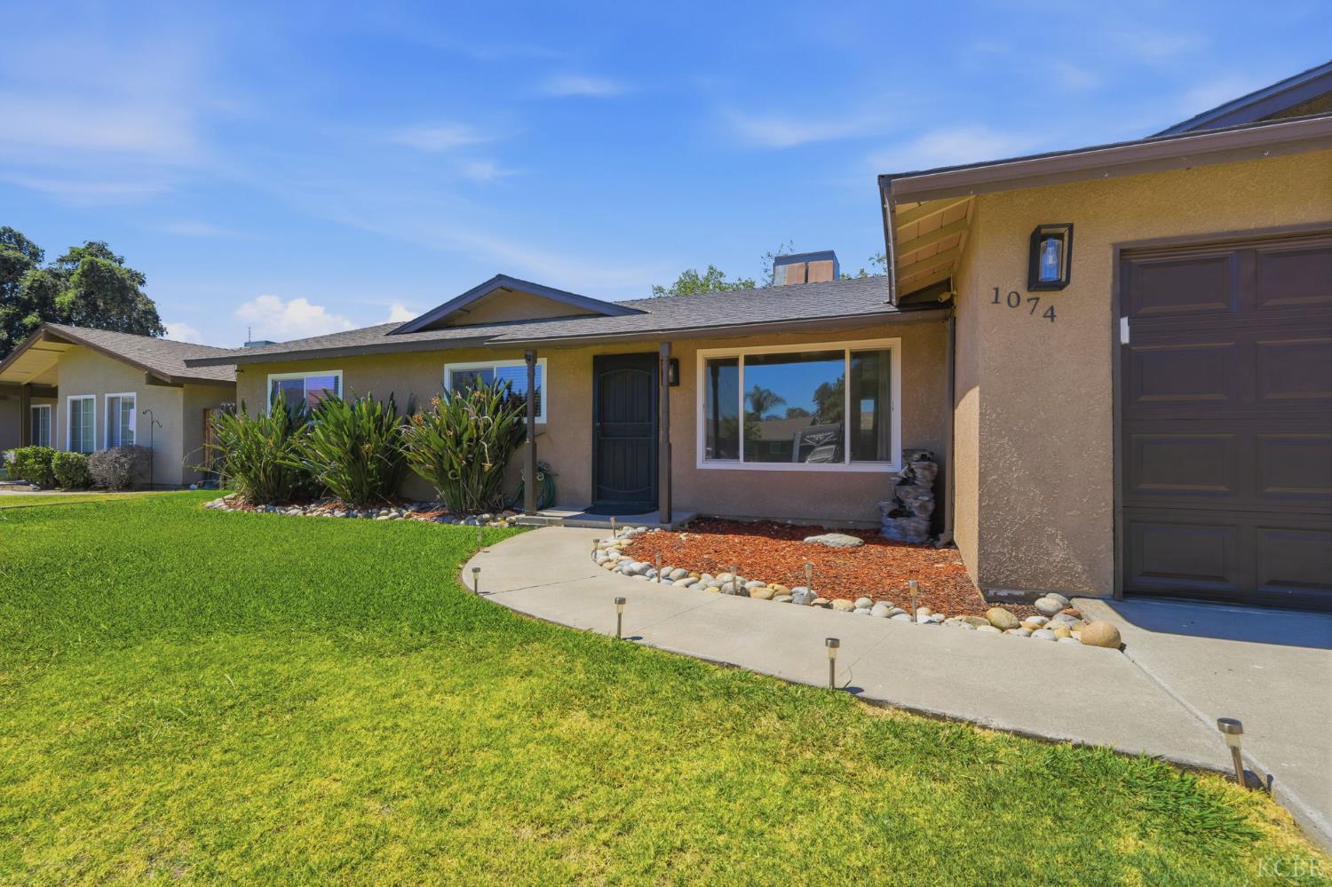 1074 Raymond Rd, Hanford, CA 93230