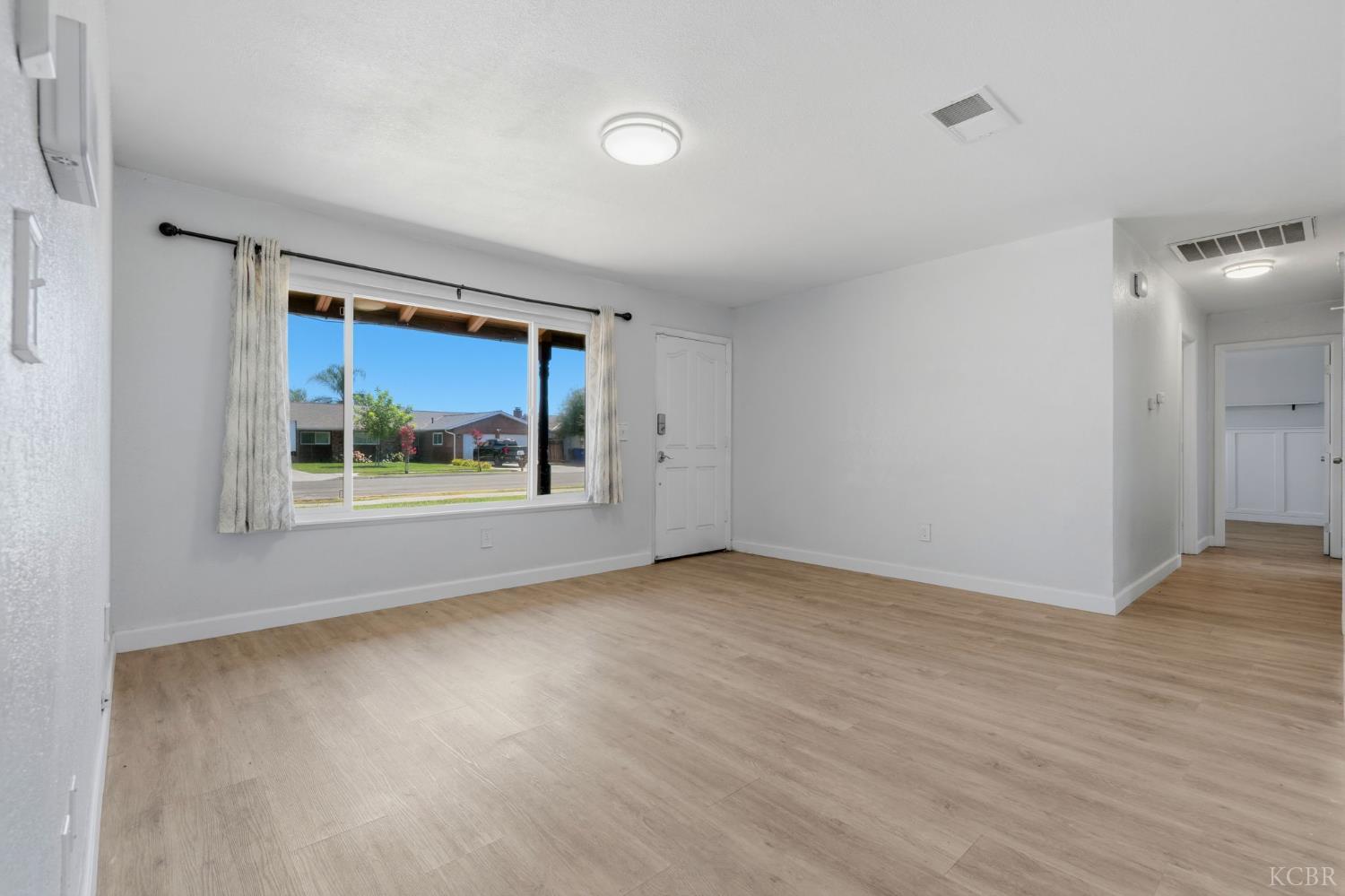 1074 Raymond Rd, Hanford, CA 93230