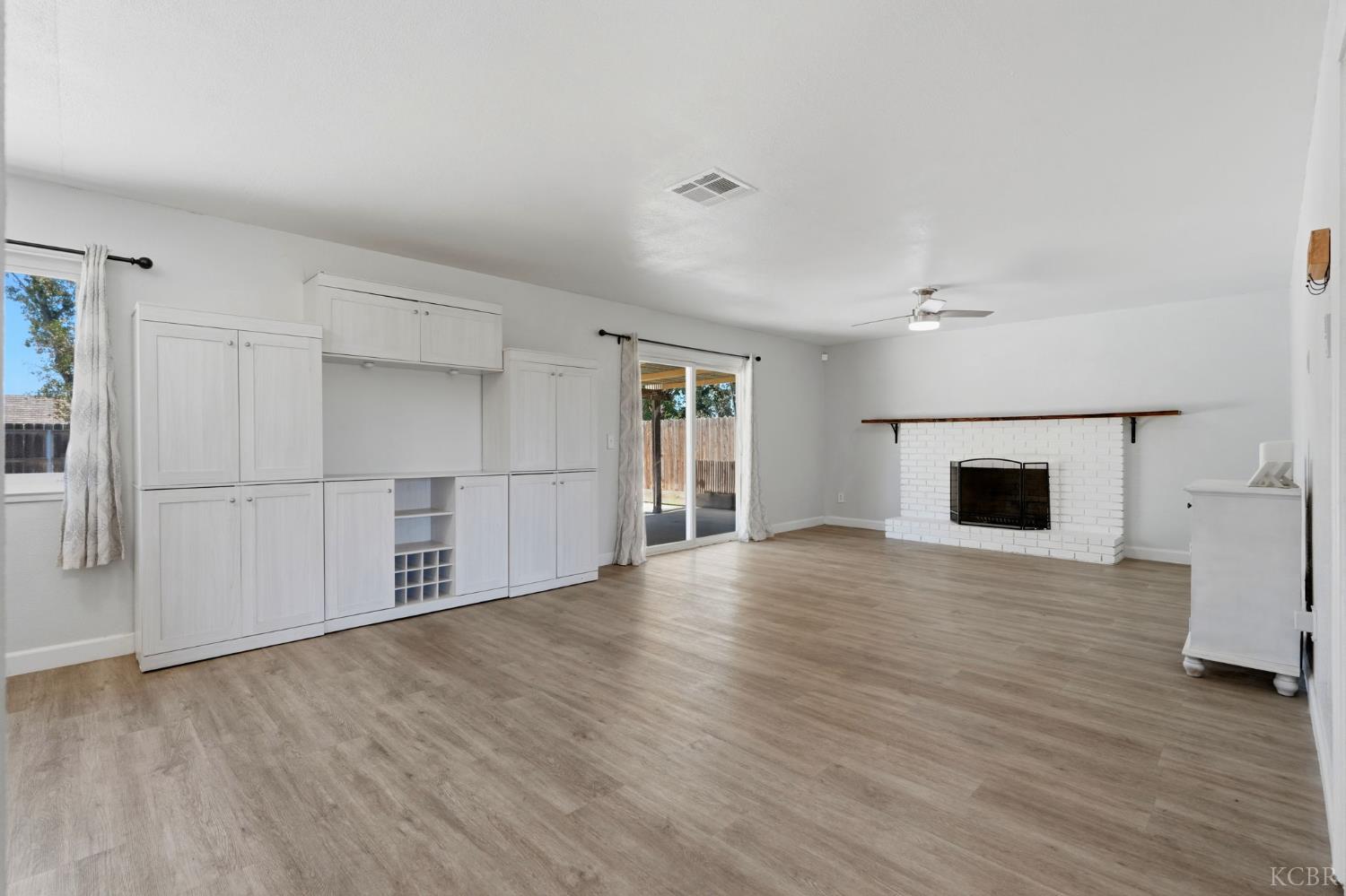 1074 Raymond Rd, Hanford, CA 93230