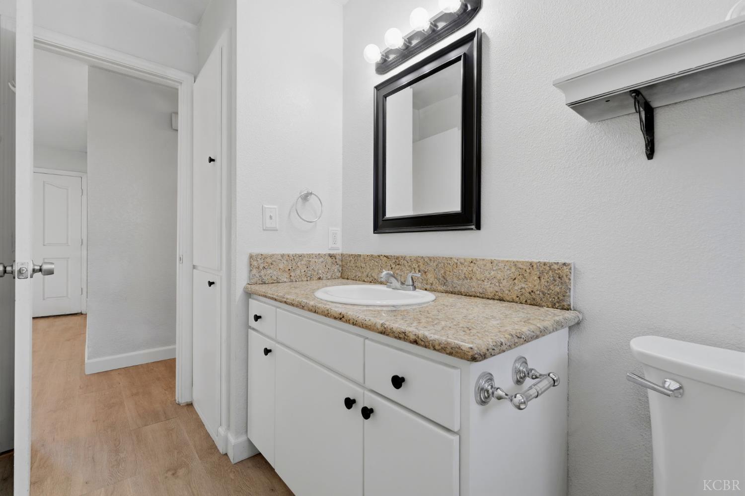1074 Raymond Rd, Hanford, CA 93230