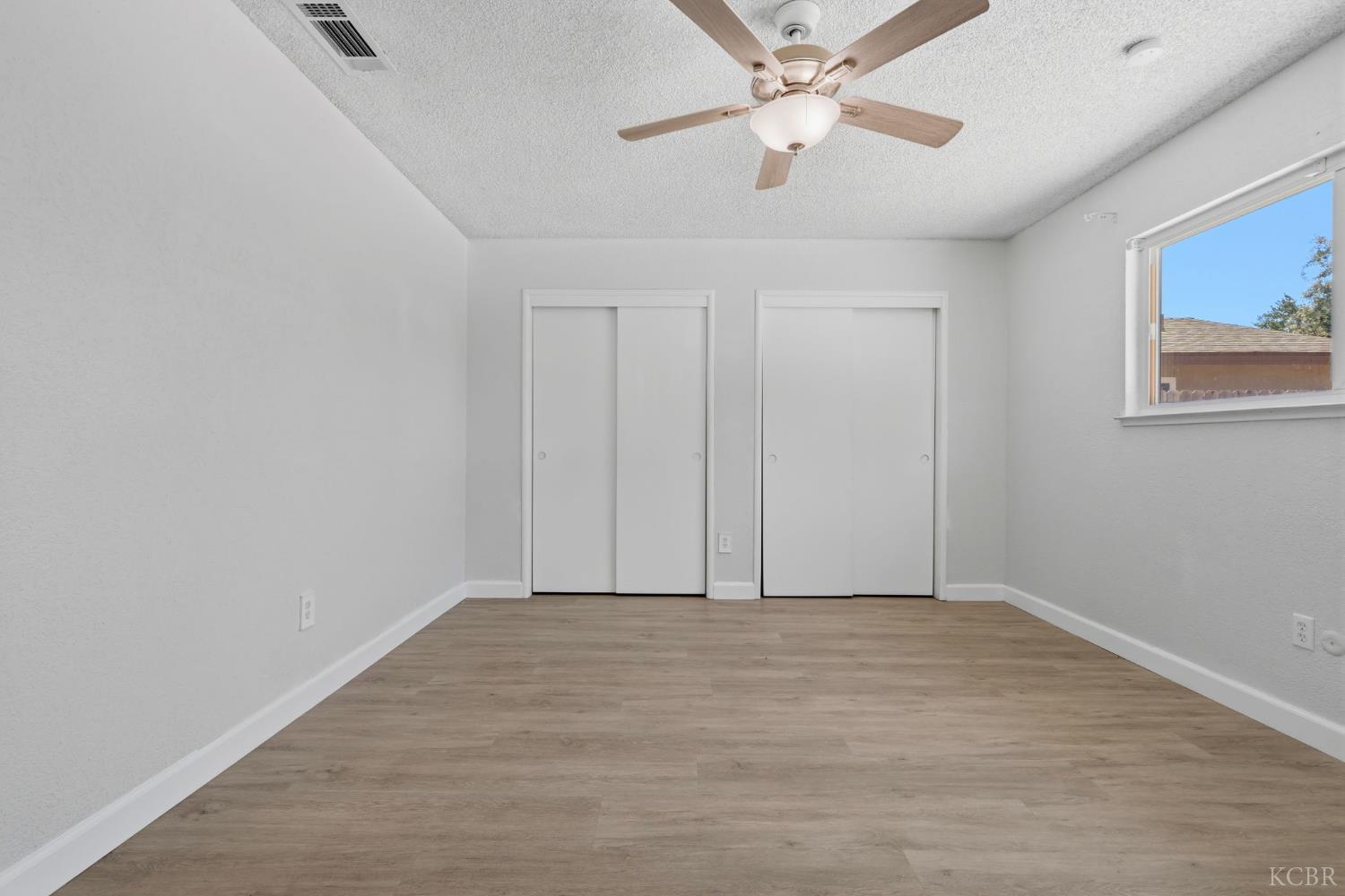 1074 Raymond Rd, Hanford, CA 93230
