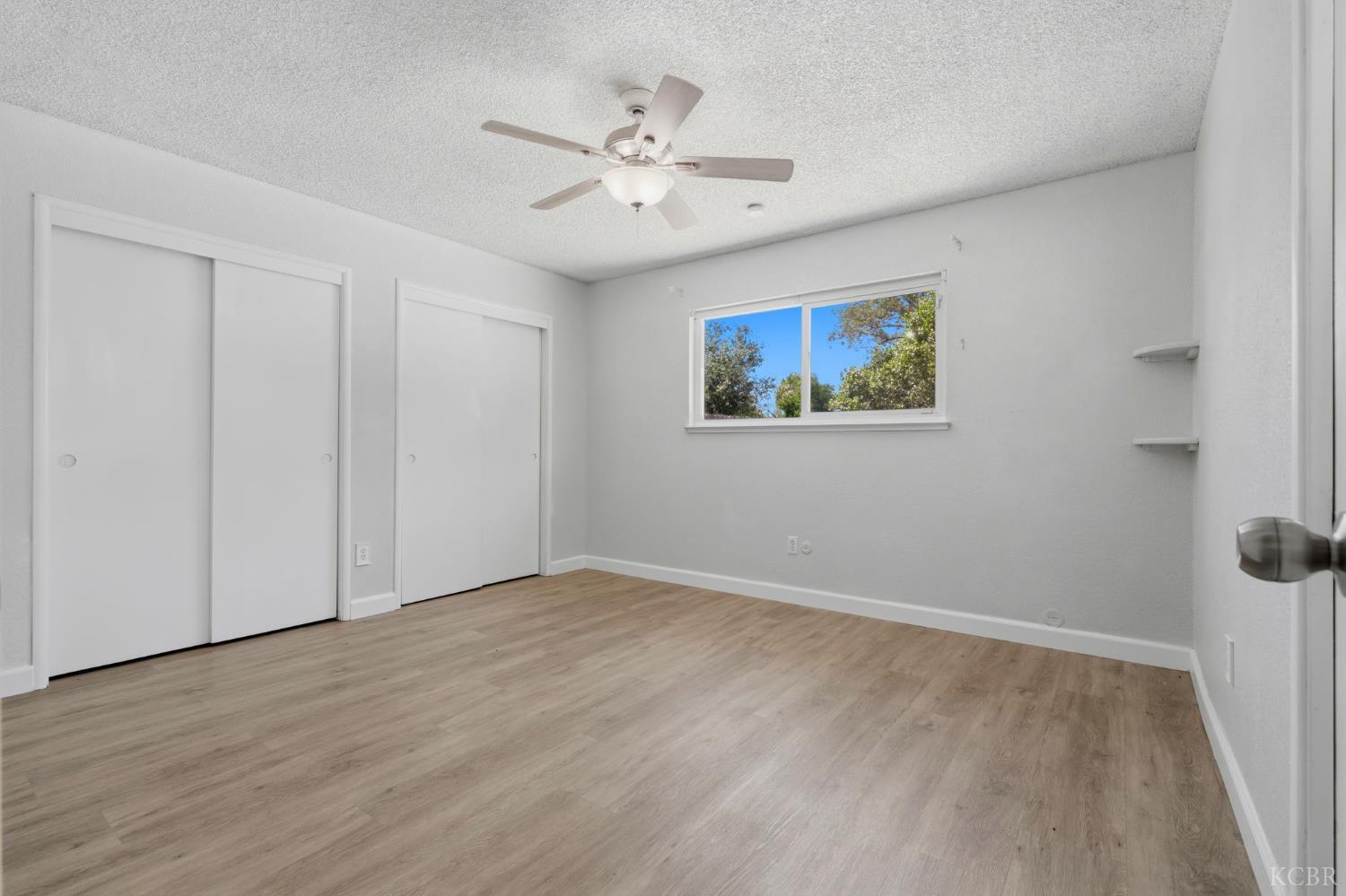 1074 Raymond Rd, Hanford, CA 93230
