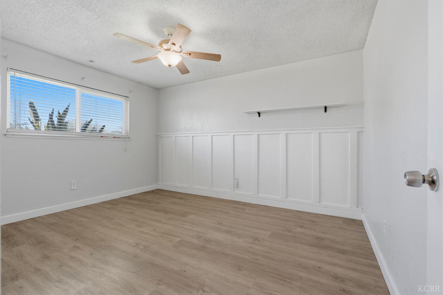 1074 Raymond Rd, Hanford, CA 93230