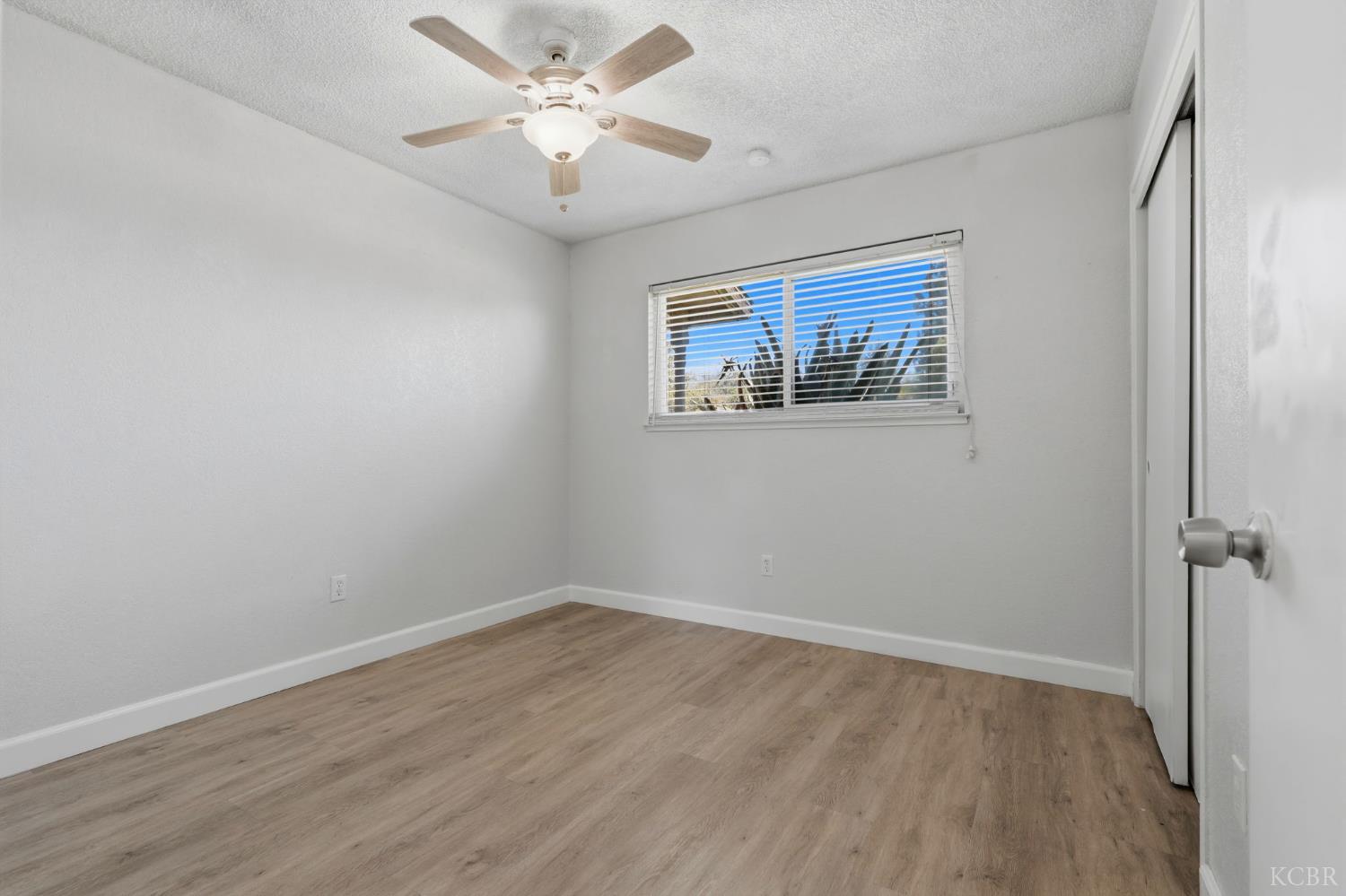 1074 Raymond Rd, Hanford, CA 93230