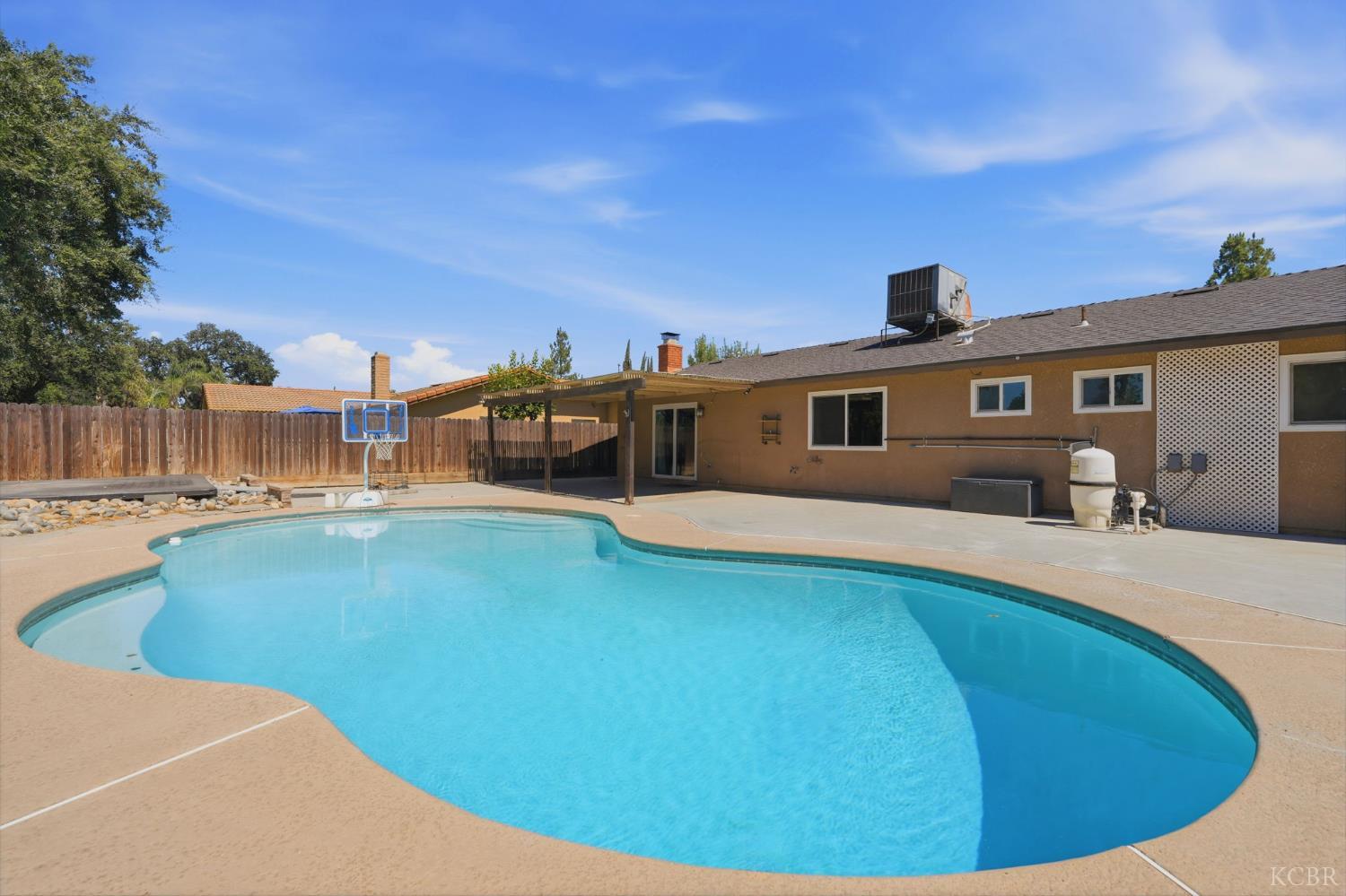 1074 Raymond Rd, Hanford, CA 93230