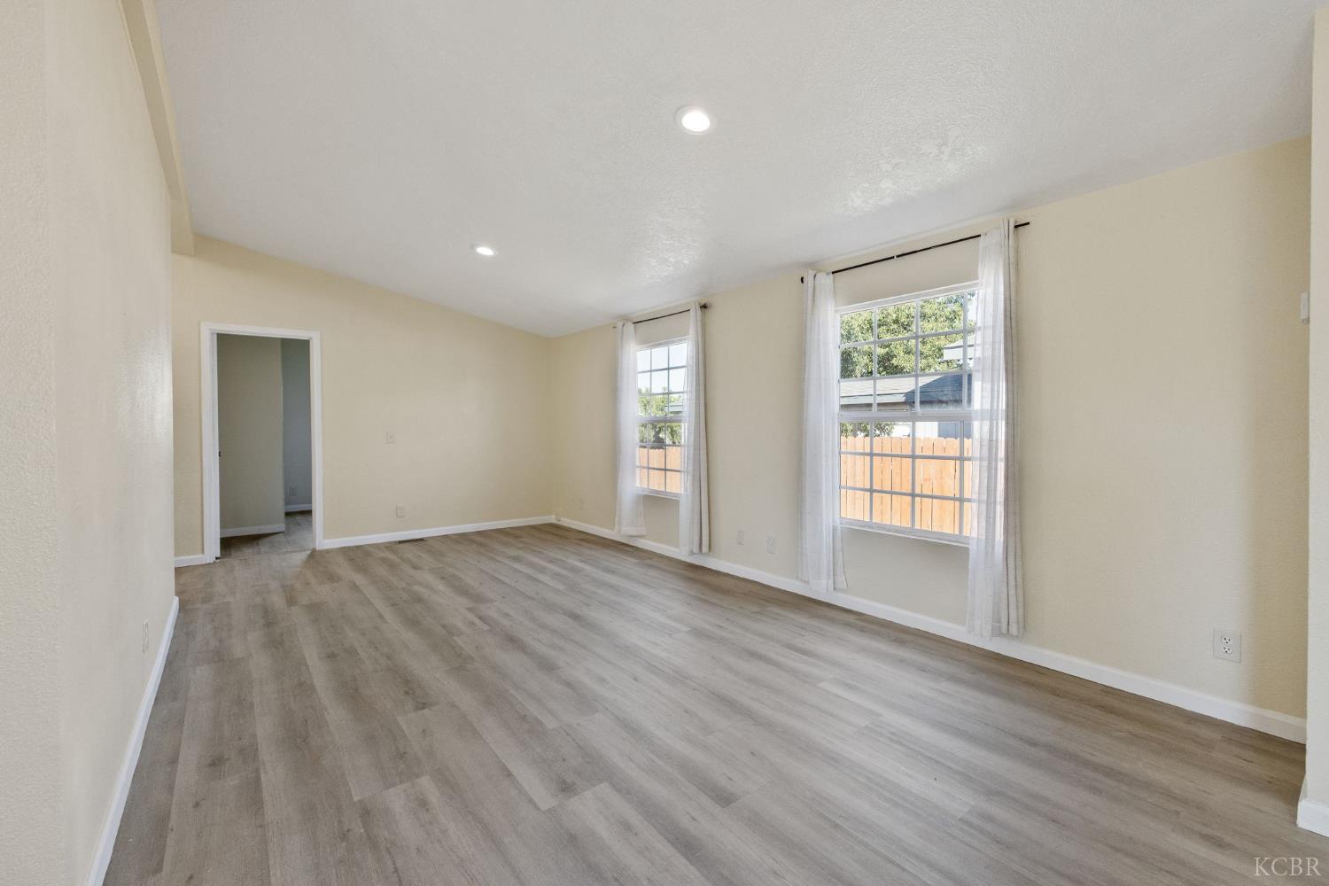 36581 Acorn Ave, Huron, CA 93234